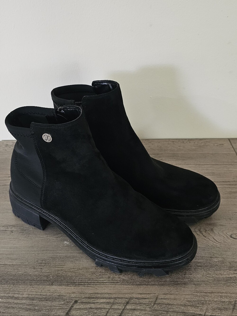 Unisa Women's Black Suede Lug Ankle Boots Size 8 M
